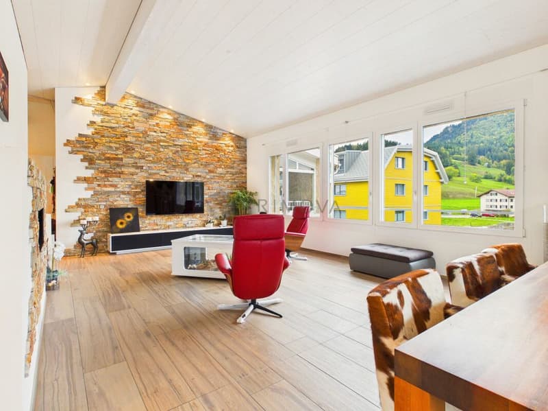 Wohnen mit Charakter: Eleganter 4.5 Zimmer-Traum mit 6 m Raumhöhe, Spa-Ensuite Bad & verglaster Loggia (3)