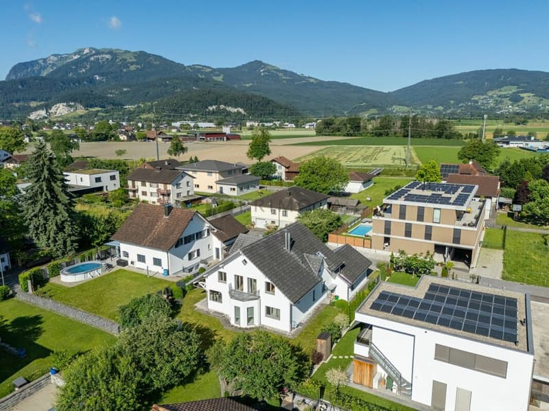 Grosszügiges 7.5 Zimmer Einfamilienhaus mit Sauna, Garten und sechs Parkplätzen (12)