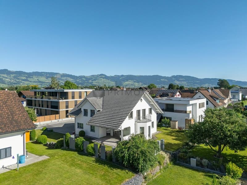 Grosszügiges 7.5 Zimmer Einfamilienhaus mit Sauna, Garten und sechs Parkplätzen (11)