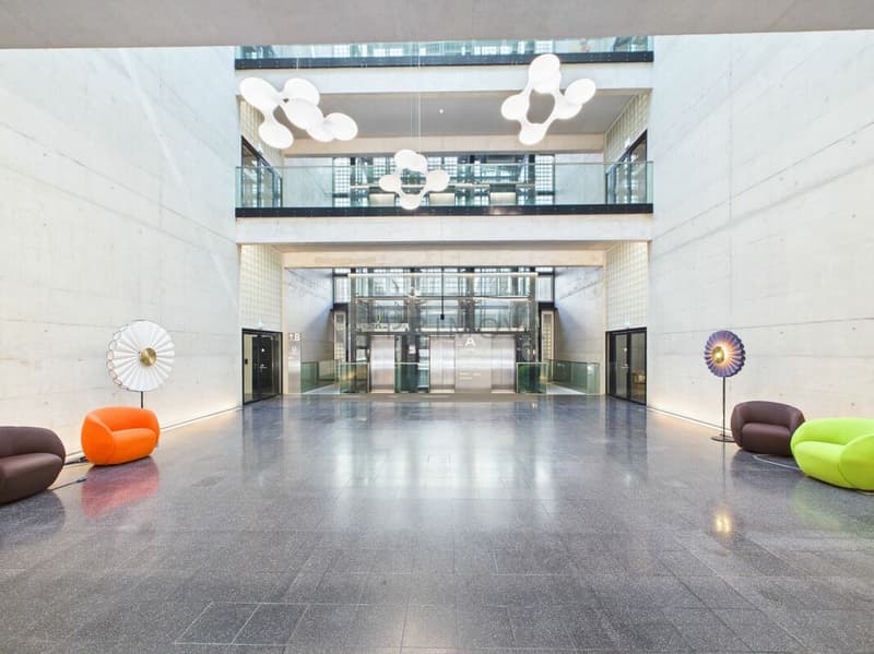 Repräsentative Bürofläche an bester Lage in Zürich-Oerlikon (2)