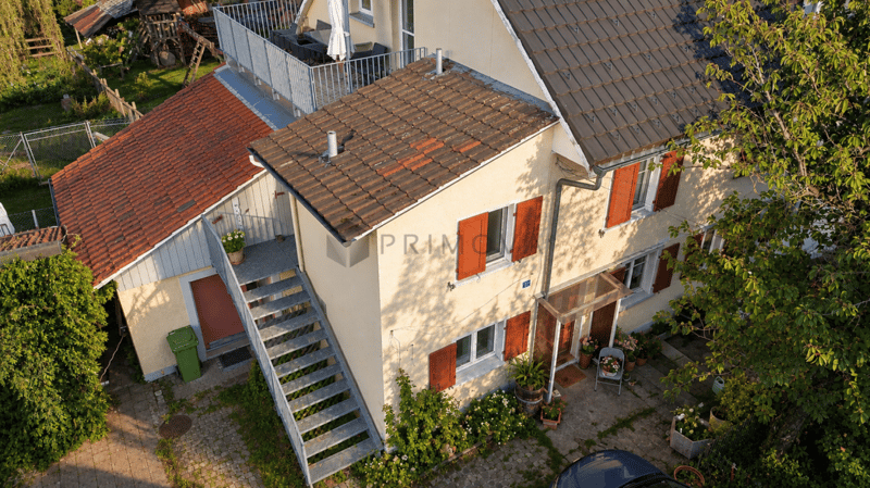 Modernisiertes Zweifamilienhaus mit Baulandreserve (1)