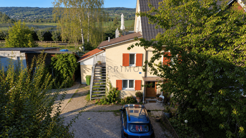 Modernisiertes Zweifamilienhaus mit Baulandreserve (16)