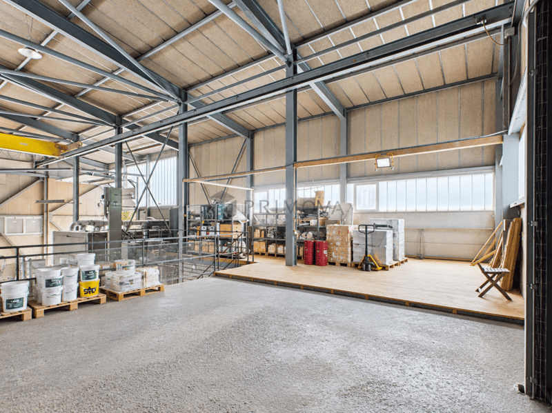 Gewerbehalle mit Platz für Ihren Fuhrpark (6)