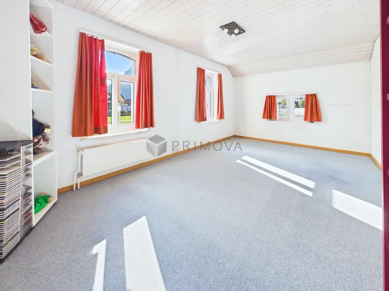 Einzigartig - Zentrales Wohnen im Herzen Niederurnen mit unverbaubarer Aussicht (8)