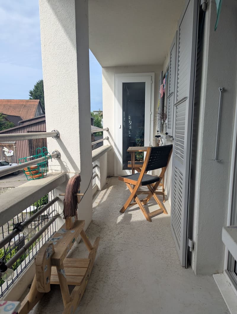 Affascinante appartamento di 4 locali con balcone a Täuffelen (10)