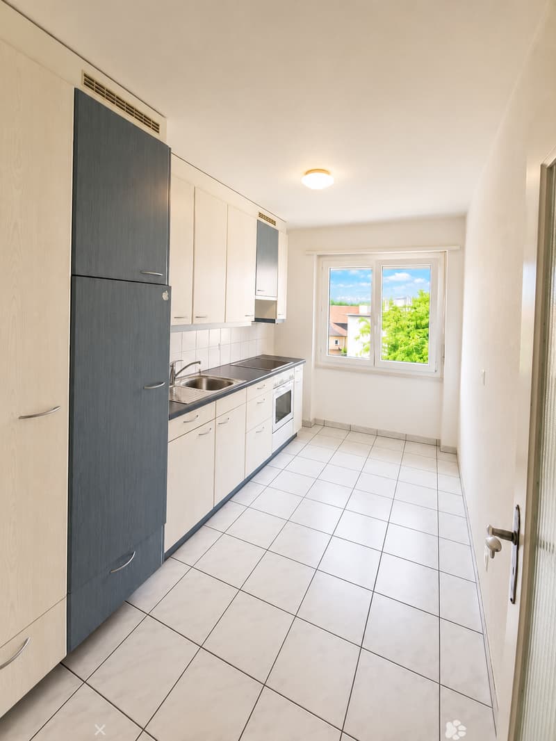 Helle 3.5-Zimmer-Wohnung mit Balkon und Stadtblick in Biel (2)