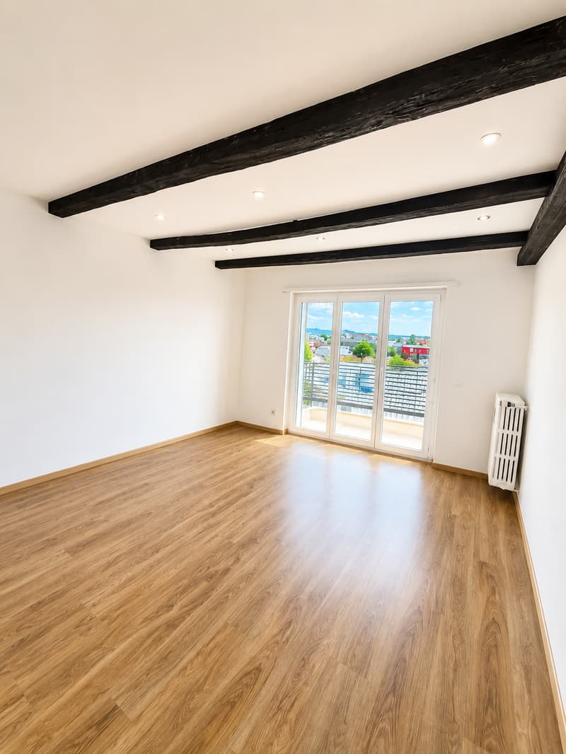 Appartamento luminoso 3.5 locali con balcone e vista sulla città a Biel (3)