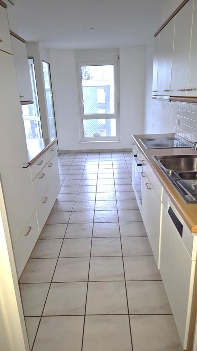 Spacieux et Charmant 3.5 pièce avec Grand Balcon et Parking ! (2)