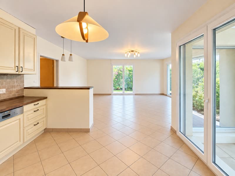 Un appartement rare au cœur de Founex (2)
