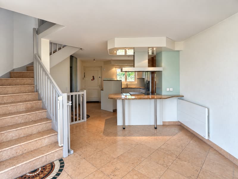 Maison familiale de 6 chambres offrant de beaux volumes (6)