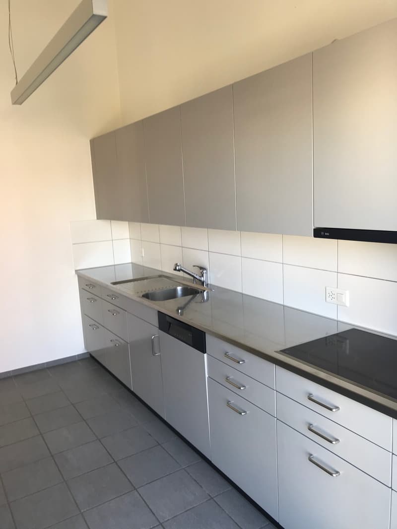 Appartamento moderno 3 locali in mansarda in una zona tranquilla di Therwil (11)