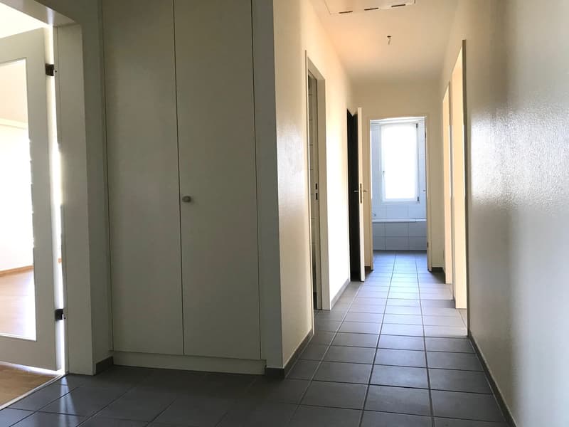 Appartamento moderno 3 locali in mansarda in una zona tranquilla di Therwil (8)