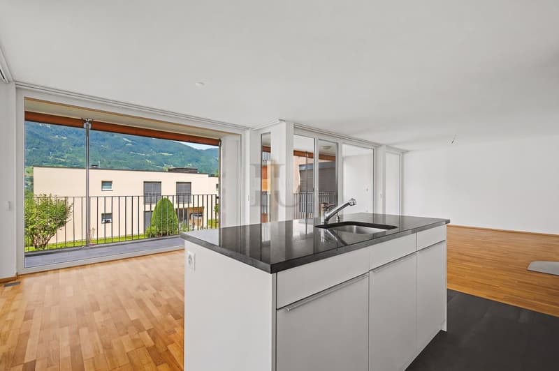 SPACIOUS LIVING IN ATTRACTIVE LOCATION (3)