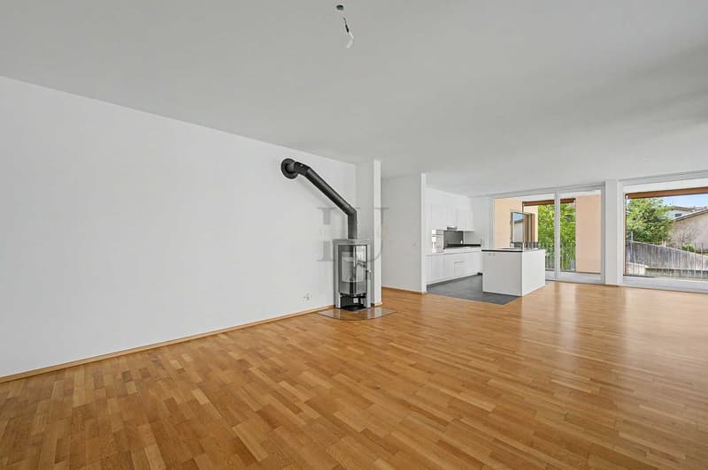 SPACIOUS LIVING IN ATTRACTIVE LOCATION (5)