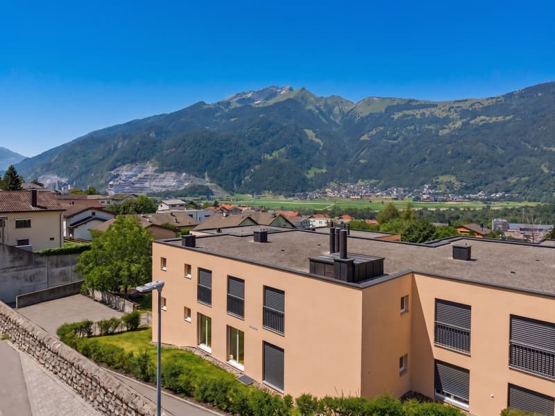 SPACIOUS LIVING IN ATTRACTIVE LOCATION (4)
