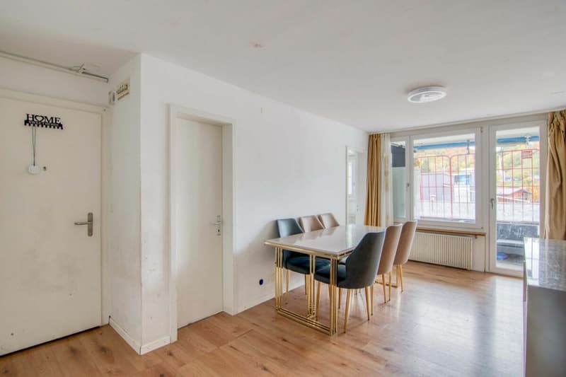 Vivere nel centro di Oberdiessbach - appartamento di 4,5 locali, pronto per un nuovo splendore grazie al vostro impegno personale (5)