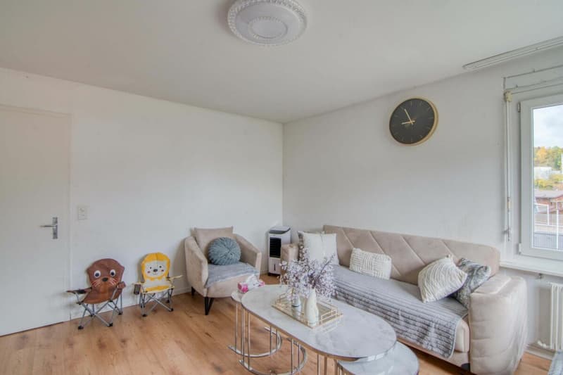 Vivere nel centro di Oberdiessbach - appartamento di 4,5 locali, pronto per un nuovo splendore grazie al vostro impegno personale (4)