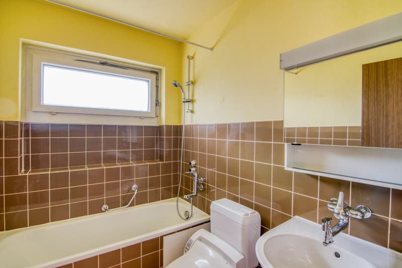 Retreat by Lake Wohlensee: 3.5-room apartment with 2 balconies & a parking space (13)