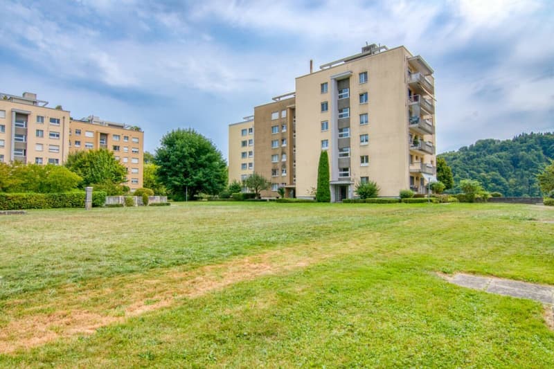 Retreat by Lake Wohlensee: 3.5-room apartment with 2 balconies & a parking space (19)