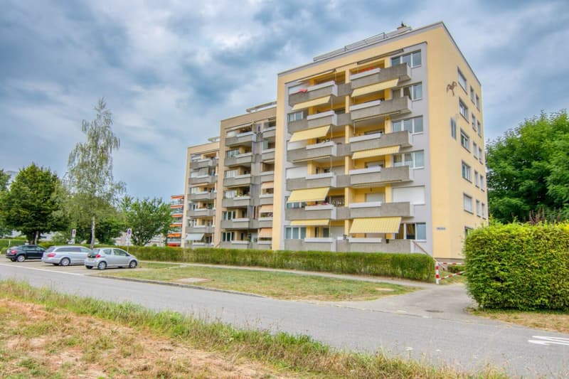 Retreat by Lake Wohlensee: 3.5-room apartment with 2 balconies & a parking space (18)