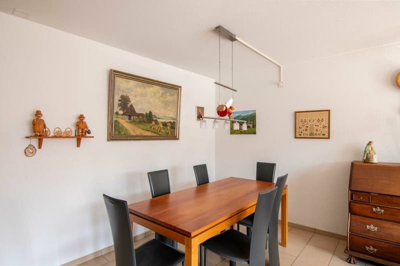 Natura e vicinanza alla città - appartamento 3,5 locali ben mantenuto con giardino invernale, balcone & posto auto a Stettlen (3)