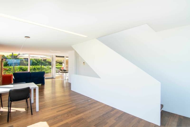 Jewel of a home with a dreamy panoramic view at the highest level in Spiegel (2)