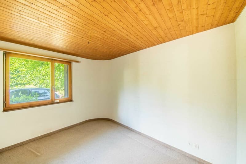 Renovation object with great new or redevelopment potential: 5.5-room single-family house just 10 minutes walk from Lake Biel! (7)