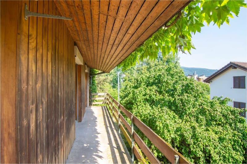 Renovation object with great new or redevelopment potential: 5.5-room single-family house just 10 minutes walk from Lake Biel! (10)