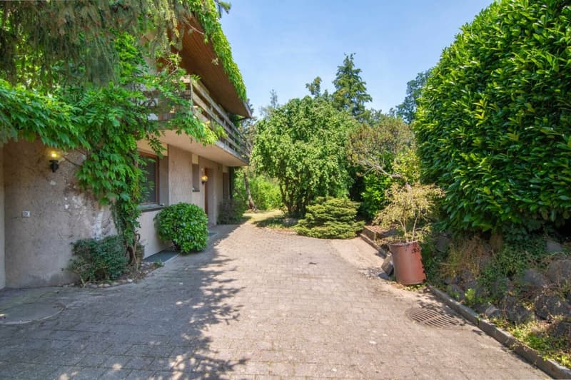 Renovation object with great new or redevelopment potential: 5.5-room single-family house just 10 minutes walk from Lake Biel! (3)