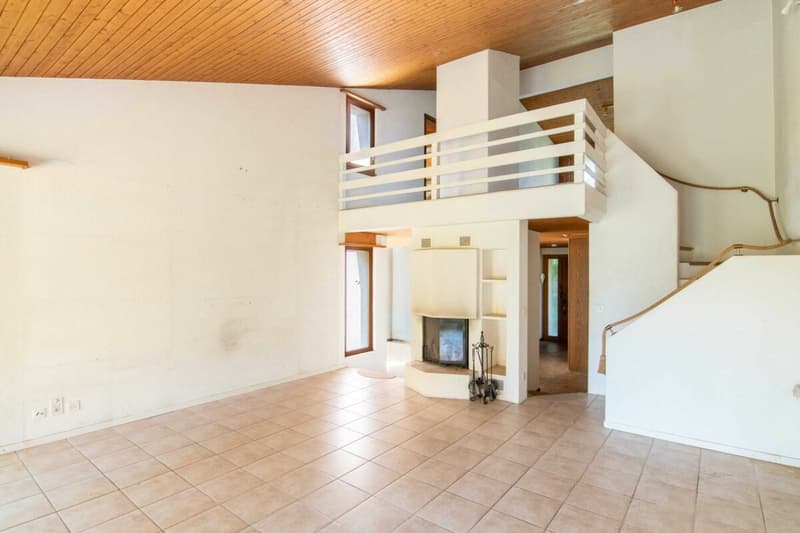 Renovation object with great new or redevelopment potential: 5.5-room single-family house just 10 minutes walk from Lake Biel! (4)