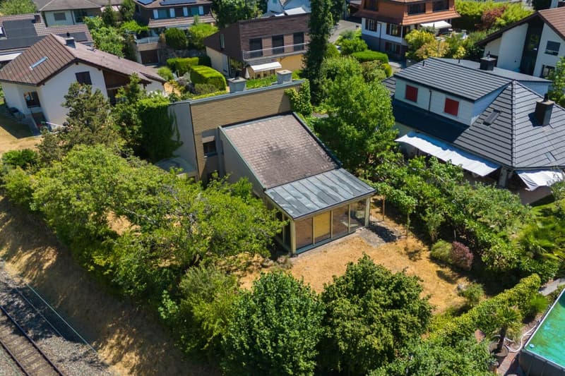 Renovation object with great new or redevelopment potential: 5.5-room single-family house just 10 minutes walk from Lake Biel! (11)