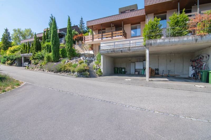 Very well-maintained 5.5-room semi-detached house with a dreamy garden, far-reaching views, and space for the whole family! (14)