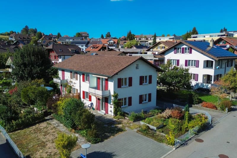 Attraktive 5.5-Zimmer- Doppelhaushälfte als Ein- oder Zweifamilienhaus nutzbar (1)