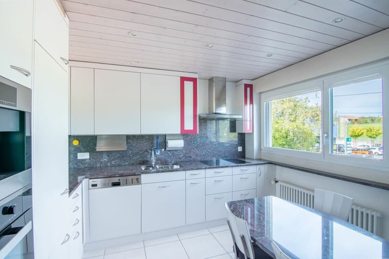 Raum für neue Perspektiven - 5.5-Zimmer Einfamilienhaus mit Pool und Weitsicht (4)