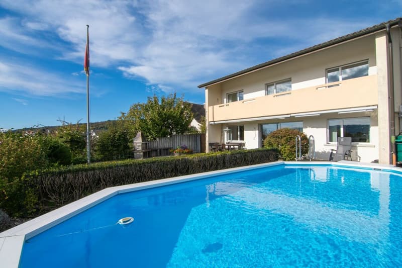 Raum für neue Perspektiven - 5.5-Zimmer Einfamilienhaus mit Pool und Weitsicht (1)
