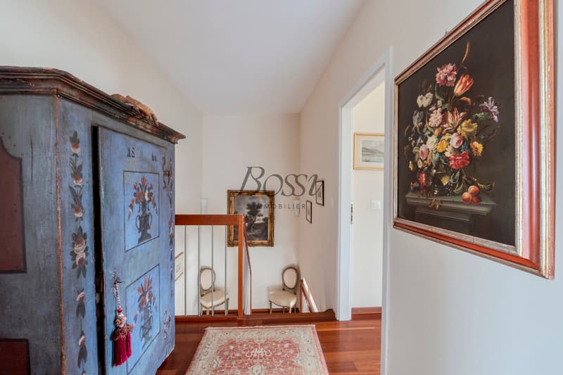 Duplex lumineux à Nyon avec terrasse, dépendance et ascenseur privé (5)