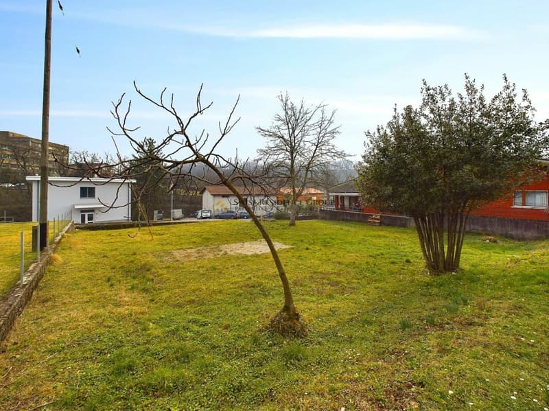 Terreno Edificabile ad Arzo - Opportunità Unica per la Costruzione della Tua Casa dei Sogni (3)