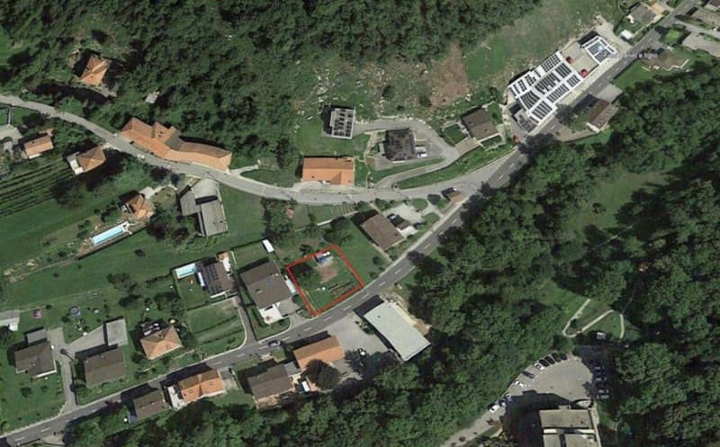 Terreno Edificabile ad Arzo - Opportunità Unica per la Costruzione della Tua Casa dei Sogni (4)