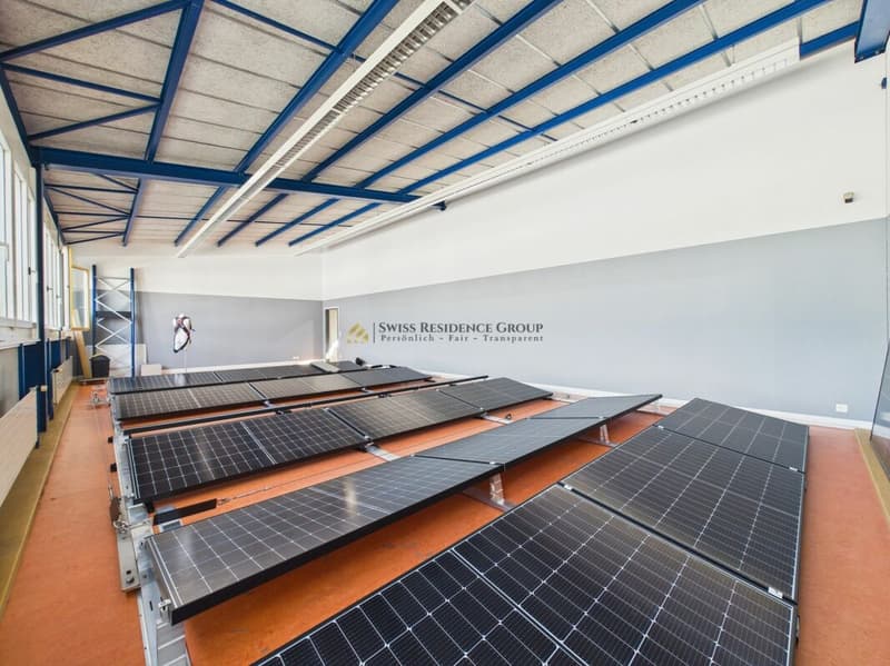 Spazio commerciale e di stoccaggio moderno con molta luce del giorno (10)