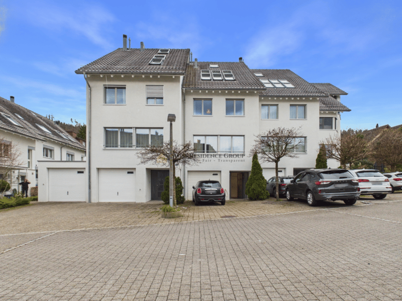 Casa a schiera affascinante con vista parziale sul lago in una posizione molto richiesta a Oberrieden (2)