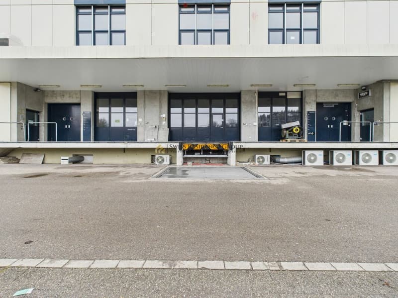 Ampio spazio di stoccaggio in una posizione centrale a Winterthur (17)
