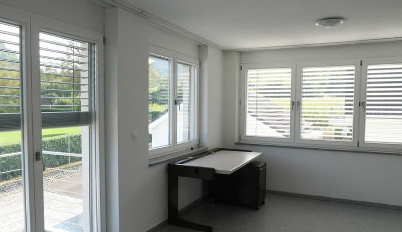 Exclusively detached with plenty of living space + double garage! (7)