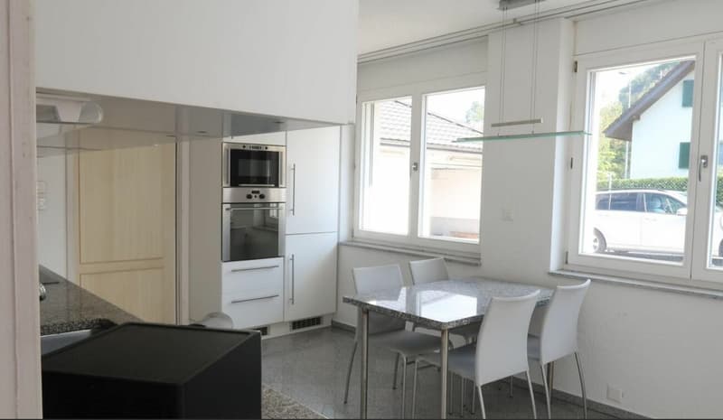 Exclusively detached with plenty of living space + double garage! (8)