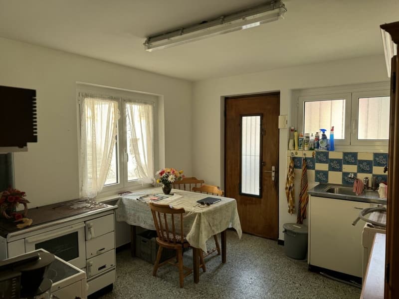 Casa unifamiliare con due appartamenti - Il tuo progetto in una location idilliaca! (11)