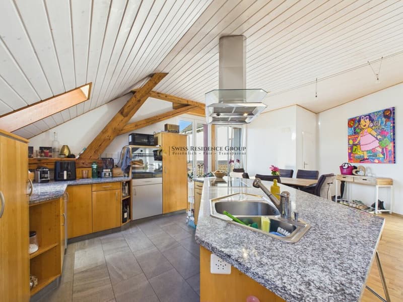 Appartamento-mansarda soffitto luminoso con charme e 165 m² di spazio abitativo (2)