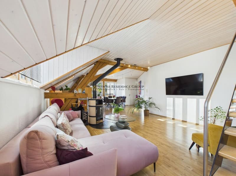 Appartamento-mansarda soffitto luminoso con charme e 165 m² di spazio abitativo (3)