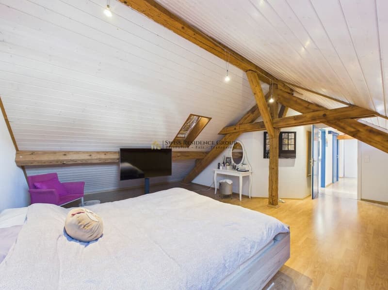 Appartamento-mansarda soffitto luminoso con charme e 165 m² di spazio abitativo (8)