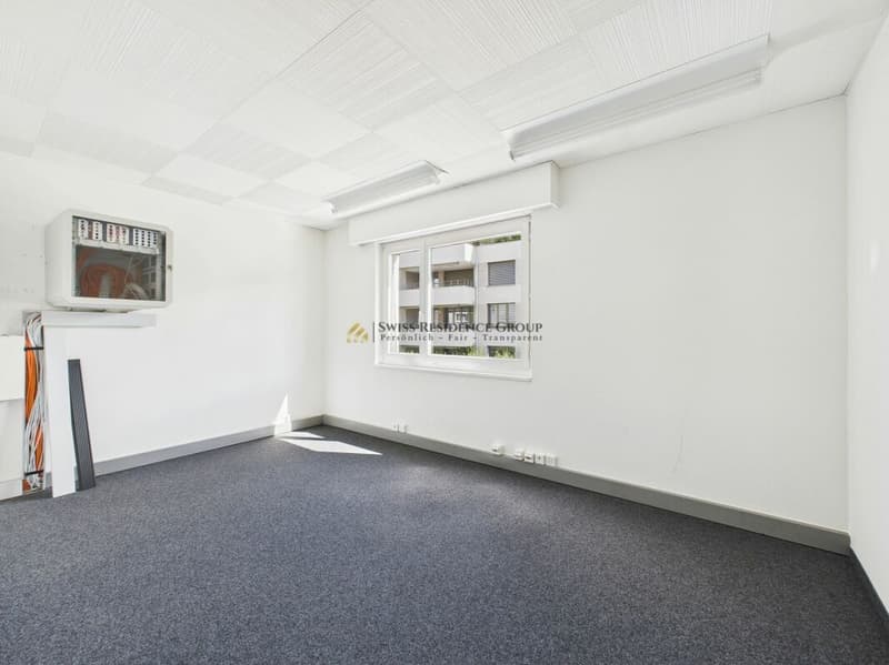 Bureau représentatif au cœur de Bülach (13)