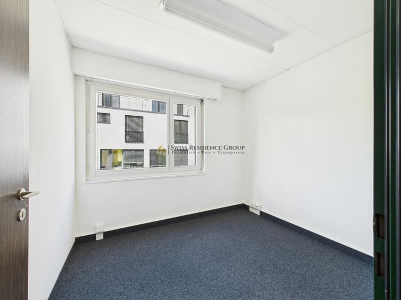 Bureau représentatif au cœur de Bülach (11)