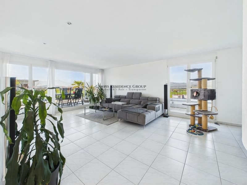 Bright attic apartment with a wonderful view of the mountains and lake (3)